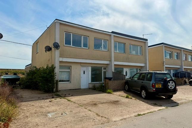 1-bed flat on 1, Club Parade, Clacton-On-Sea, £80,000