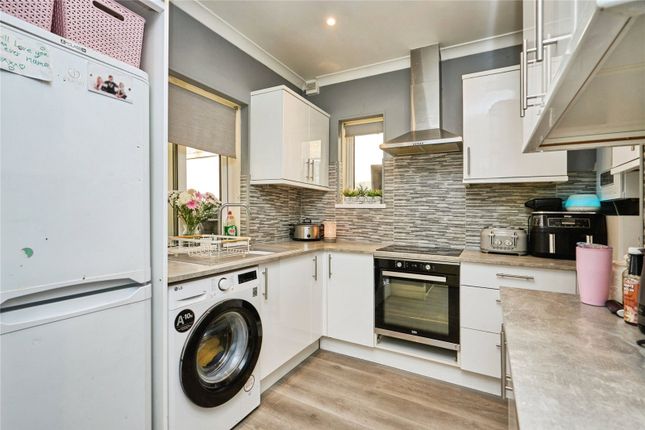 31, Louis Road, Isle of Wight photo 4