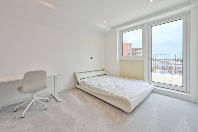 Flat for sale in Royal Exchange, Kingston, Kingston Upon Thames