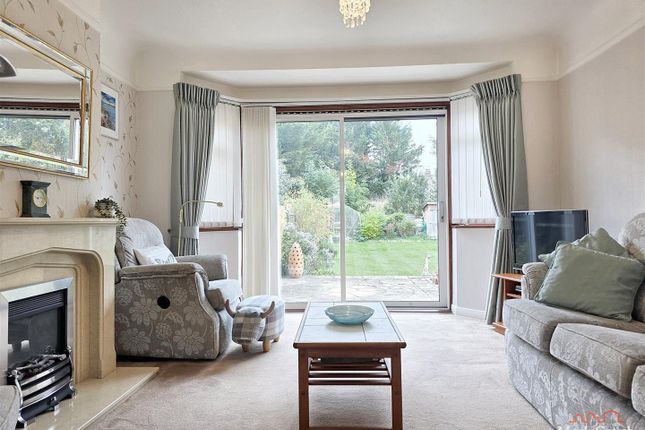 20, Overdale, Ashtead photo 3