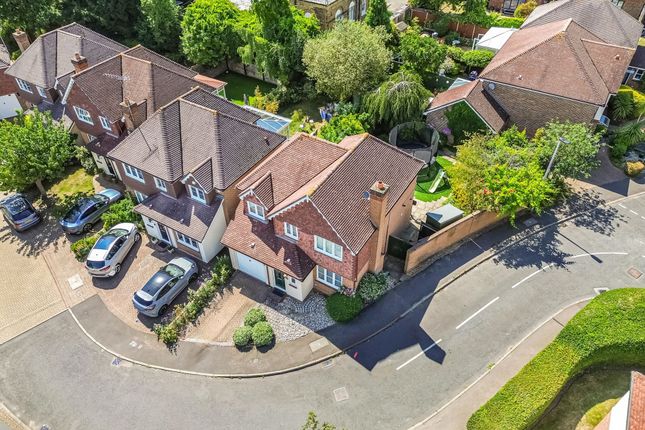 72 Harts Grove, Woodford Green photo 2