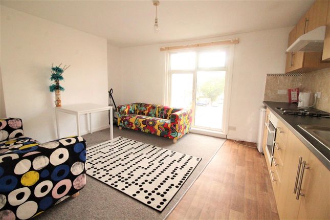 Flat to rent in St. Josephs Mews, Grove Road North, Southsea