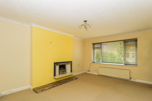 25, Thornleigh Drive, Wakefield photo 4