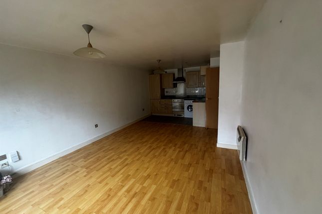 Flat 6, Queens Court, Queens Dock Avenue, Hull photo 2