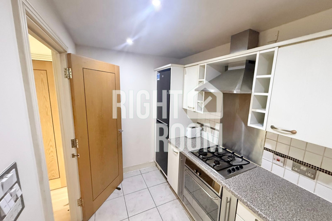 Room 2, Flat 51, Studley Court, London photo 5