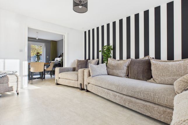 36, Spring Valley Way, Manchester photo 2