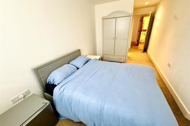 Flat 21, Projection West, Merchants Place, Reading photo 3