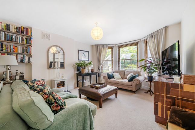 Flat for sale in Avenue Park Road, West Norwood