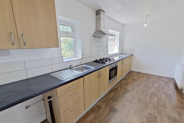 11, Masefield Avenue, Bradford photo 2