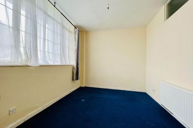 Flat for sale in Avery Way, Allhallows, Rochester