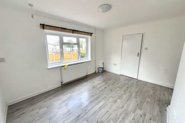 26, Camden Gardens, Thornton Heath photo 3