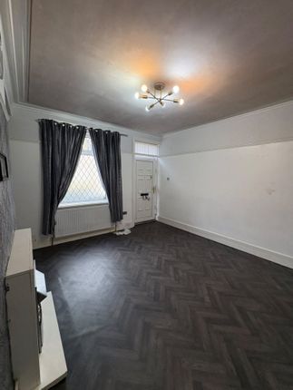 Woodhall Avenue, Bradford photo 4