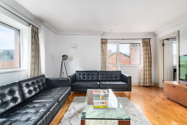 Flat for sale in Crown Court, London