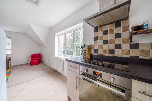 Flat 3, 4 Longdene Road, Haslemere photo 4