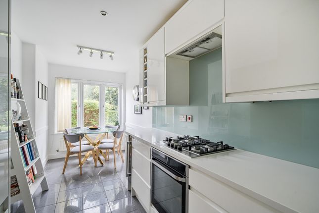 21, Baynton Road, Woking photo 4