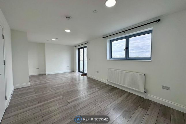 Flat, B High St, Barnet photo 3