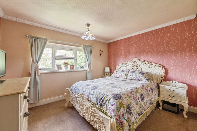 1, Gillam Way, Rainham photo 4