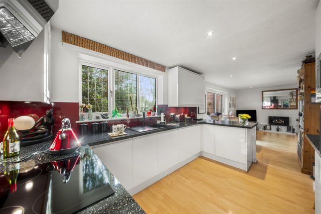 2-bed house on 24, Rodmell Close, Hayes, £450,000