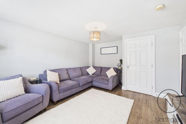 14 Wakenshaw Drive, Newton Aycliffe photo 4