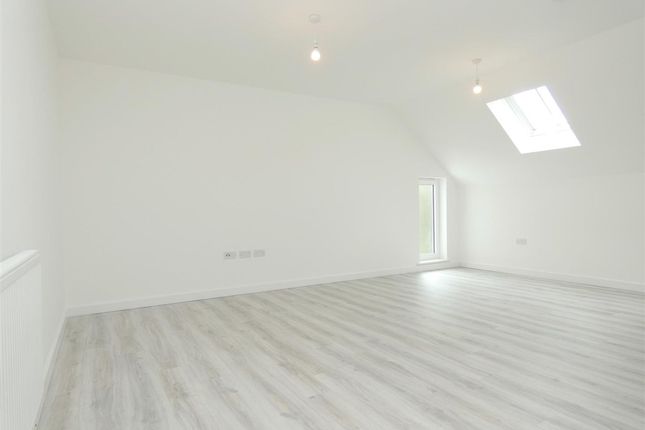 Flat to rent in Gladstone Road, Whitstable