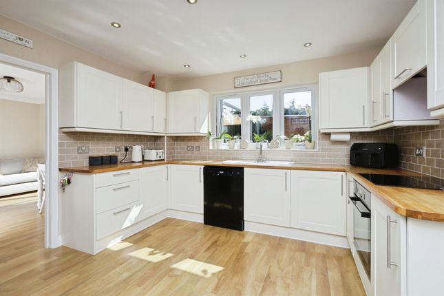 3, The Acorns, Hailsham photo 4