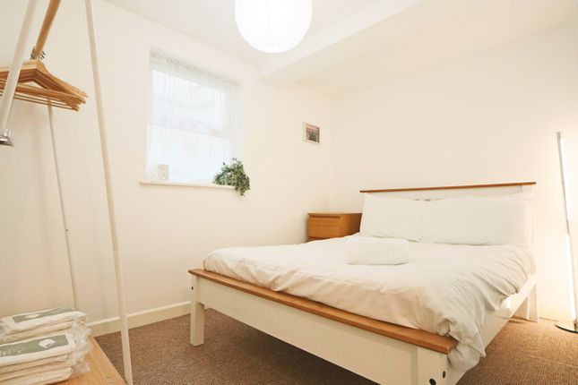 Flat to rent in Magdalene Place, Bristol