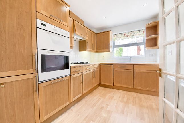 Flat 13 Mountside Place, 1a Mountside Road, Woking photo 3
