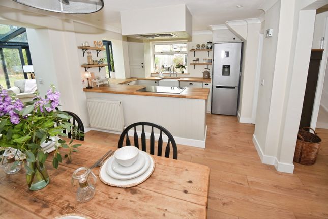 31, Woodlands Close, Southampton photo 2