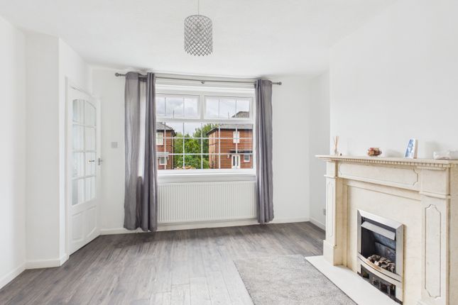 11, Stonecliffe Avenue, Stalybridge photo 4