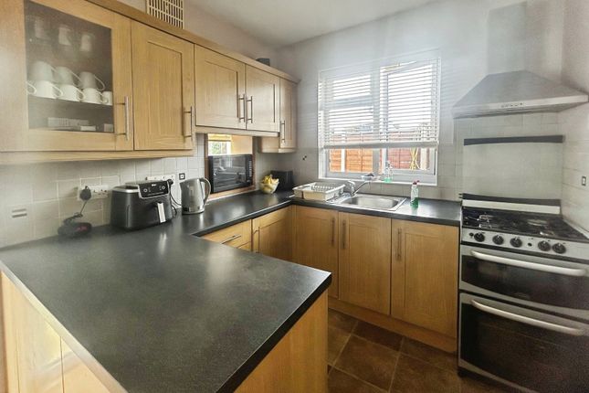 21, Lawfred Avenue, West Midlands photo 3