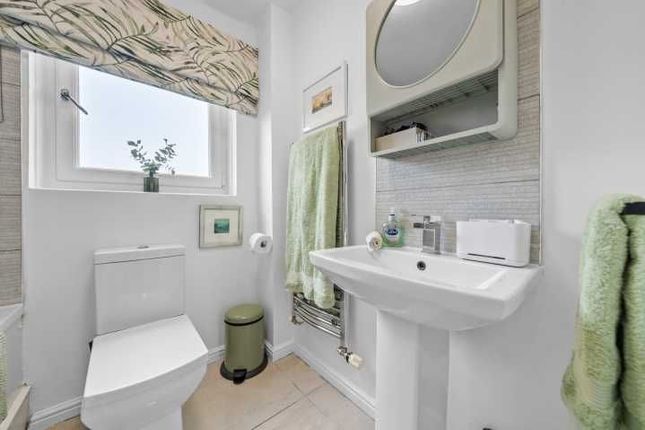 4 Borthwick Place, Glasgow photo 4