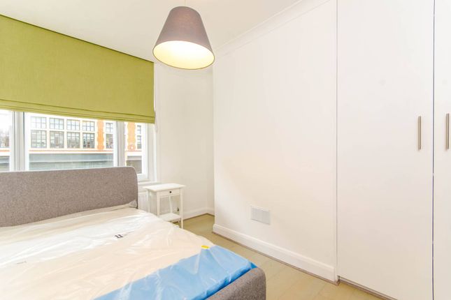 Flat to rent in Sycamore Street, Barbican, London