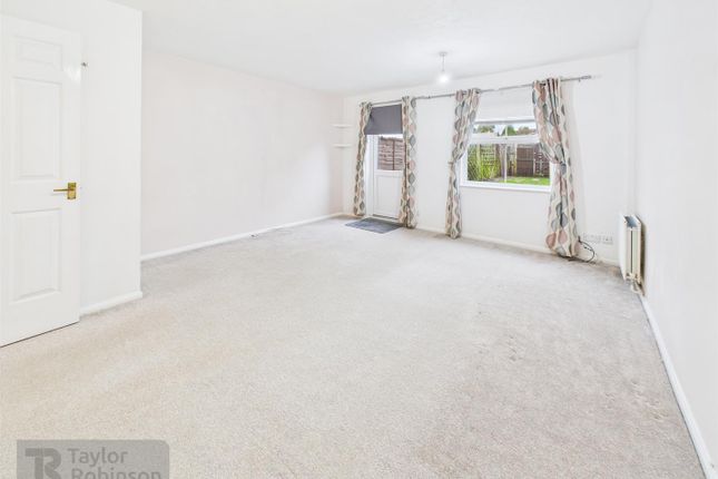 21, Shoreham Road, Crawley photo 4