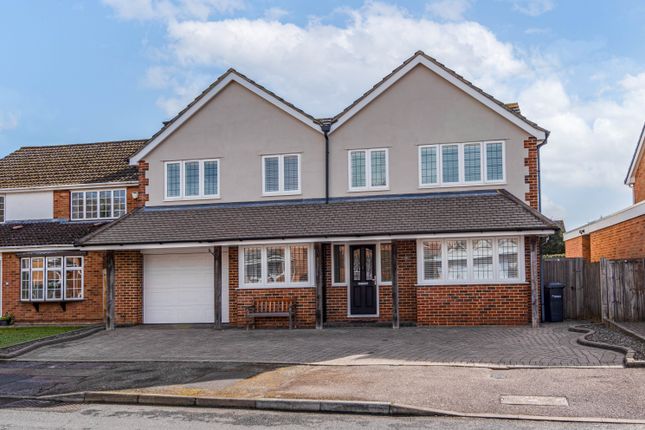 58 Woodstock Road, Broxbourne photo 2