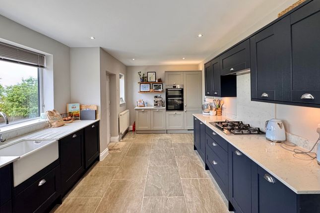 32 Heath Road, Glossop photo 4