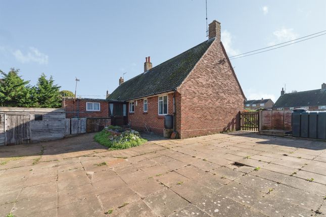 16, Queens Close, Holt photo 3