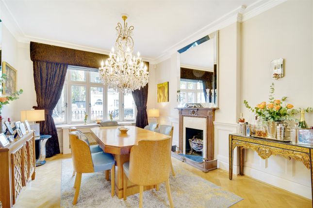 17, Wilton Place, London photo 4