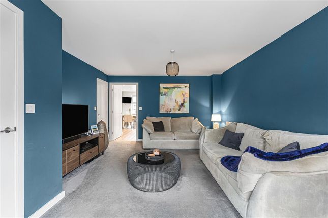 9, Taplow Avenue, Hertford photo 4