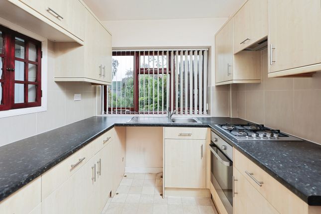 8, Alandale Avenue, West Midlands photo 3