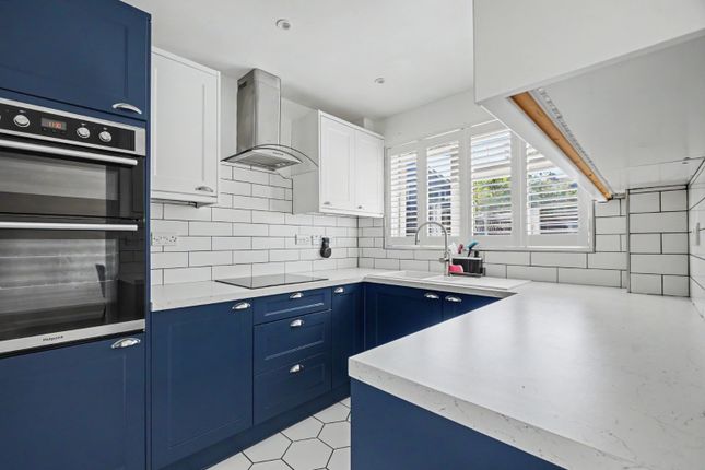 20 Hawbeck Road, Parkwood, Kent photo 4