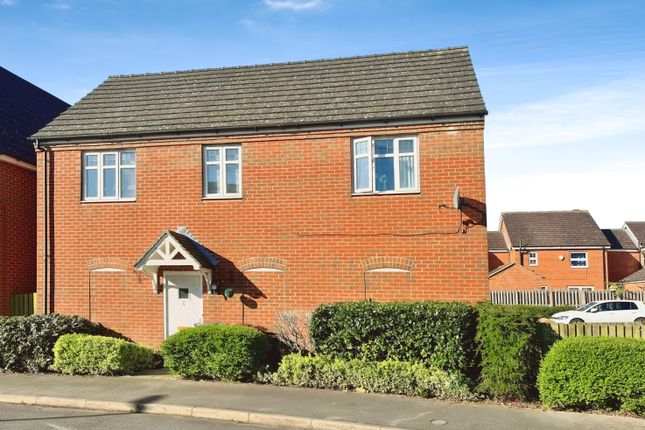 Detached house to rent in Flaxley Close, Lincoln