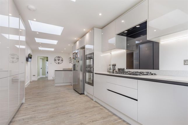 7, St. Marys Way, Chigwell photo 2