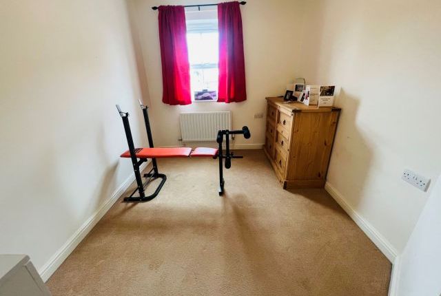 Flat for sale in Pytchley Street, Abington, Northampton