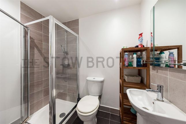 Room 5, 7 Stafford Close, Walthamstow photo 4