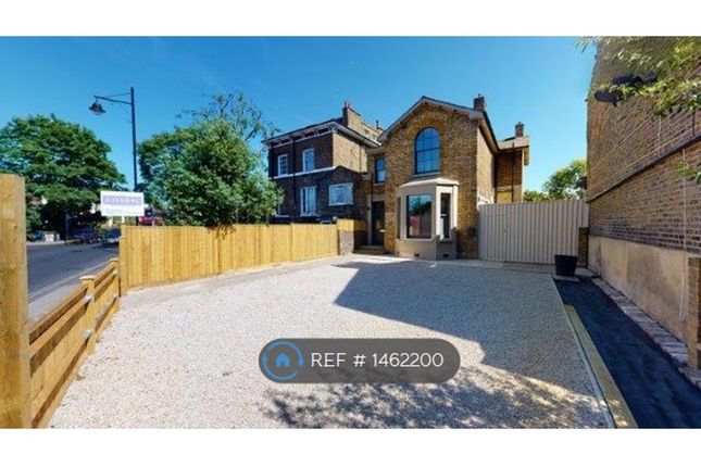 Thumbnail Flat to rent in Nunhead Lane, London