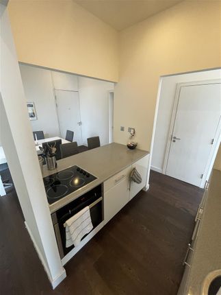 Flat to rent in 4 Clippers Quay, Salford Quays, Salford
