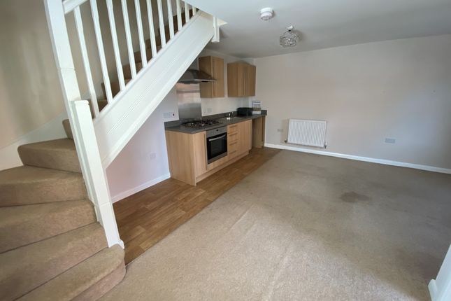 Town house to rent in Suffolk Way, Church Gresley, Swadlincote
