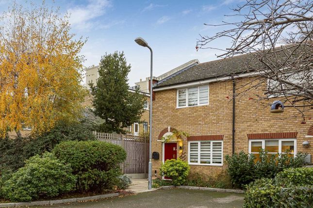 Thumbnail Terraced house for sale in Clarendon Close, London