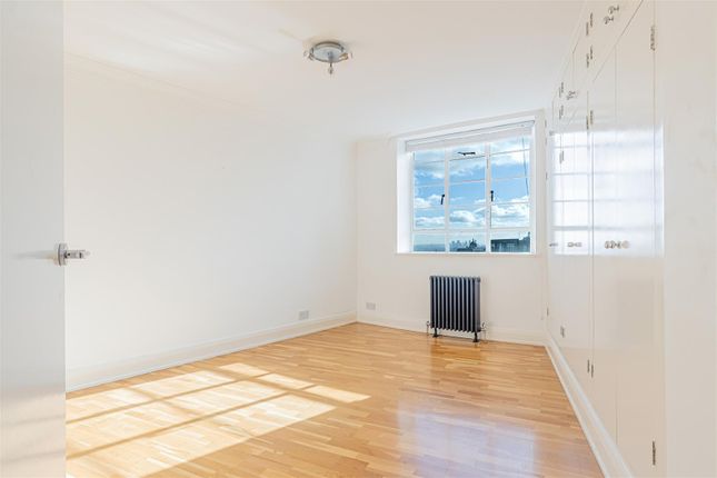 Flat to rent in Cholmeley Park, Highgate