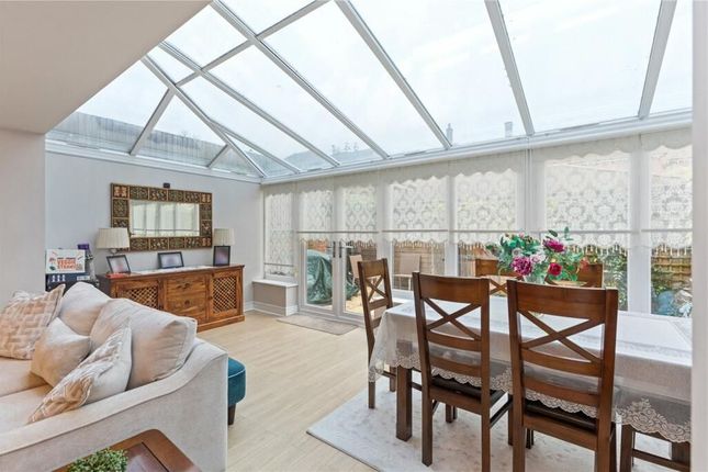 13 Kinsale Close, London photo 3